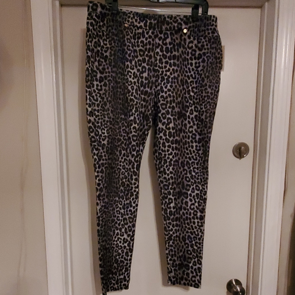 🆕️ Michael Kors Animal Print Leggins